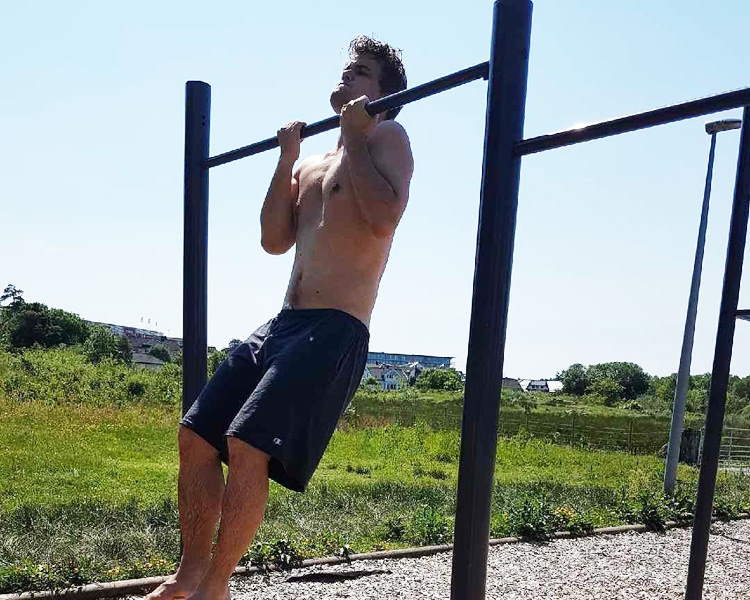 Magnus Carlsen Champion incontournable d'échecs s'entraine et fait du sport